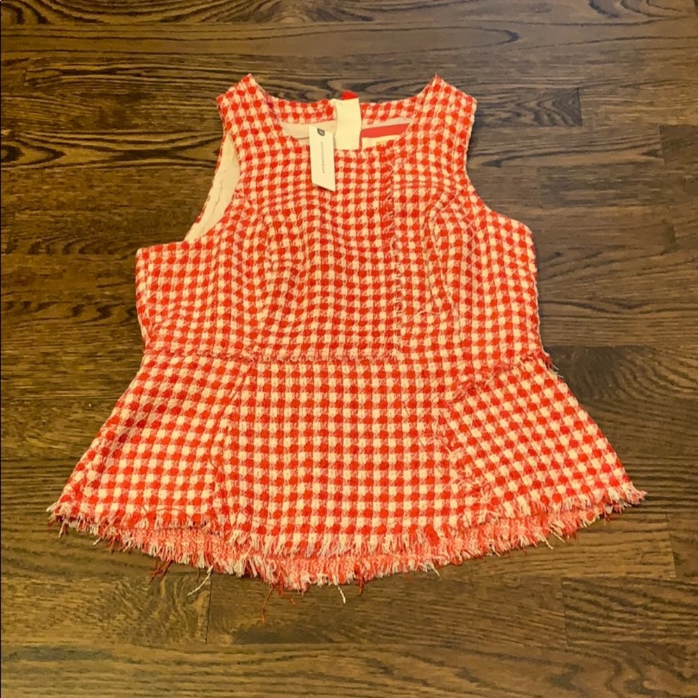 Red and white gingham pattern